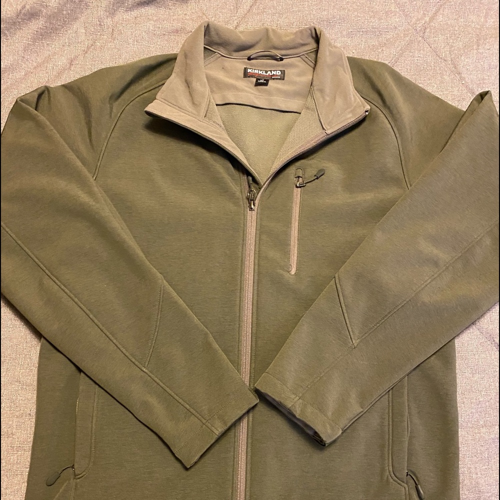 Kirkland soft shell jacket.  EUC.  LT Large Tall.